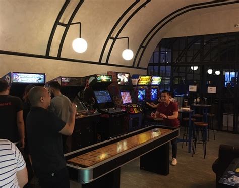 'Versus Barcade' Lets You Play Old School Arcade Games.